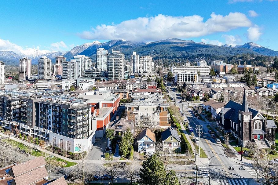 160 164 E 10th Street North Vancouver, BC - 3