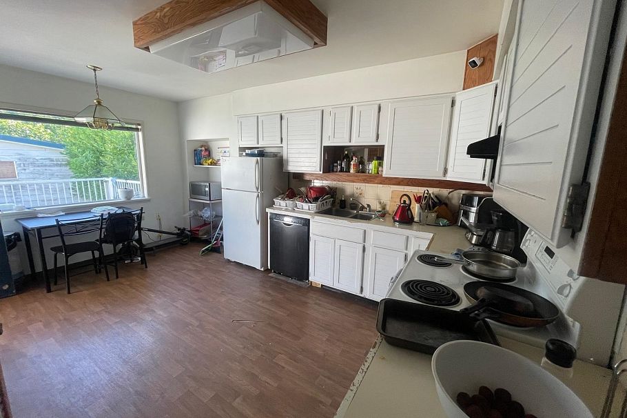 2478 E 28th Avenue Vancouver, BC - 6