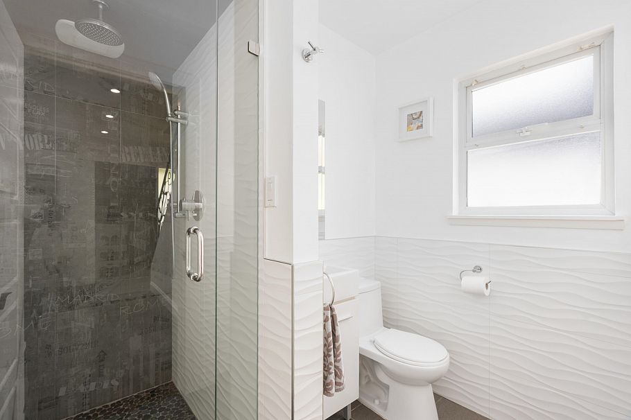 457 W 23rd Street North Vancouver, BC - 6