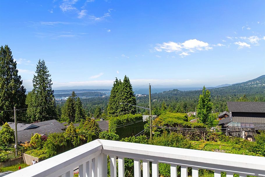 186 E Braemar Road Vancouver, BC - 12