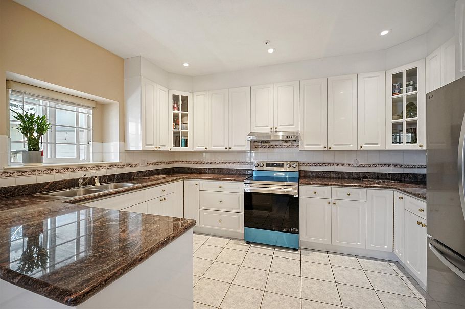 3978 Victoria Drive Vancouver, BC - 7