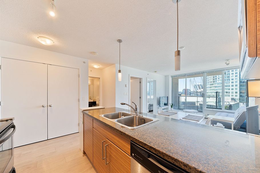 1707 689 Abbott Street Vancouver, BC - 12