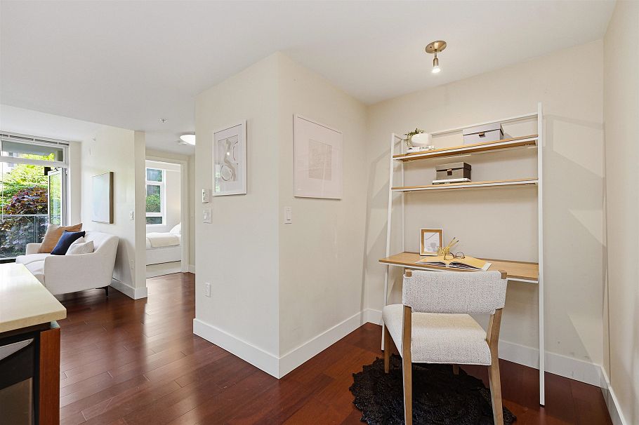 205 158 W 13th Street North Vancouver, BC - 16