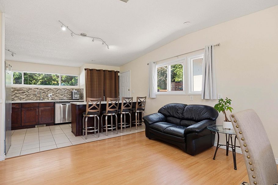 693 Plymouth Drive North Vancouver, BC - 9