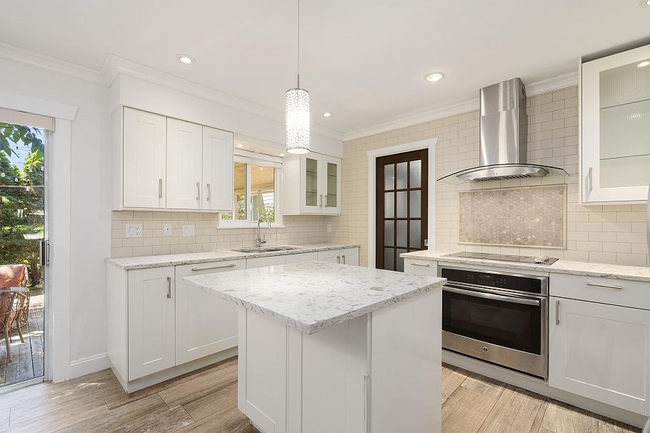 457 W 23rd Street North Vancouver, BC - 10