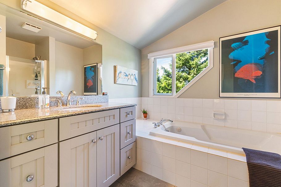 4057 W 18th Avenue Vancouver, BC - 18