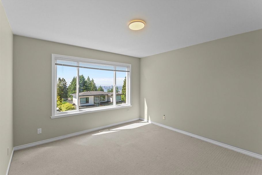 186 E Braemar Road Vancouver, BC - 10