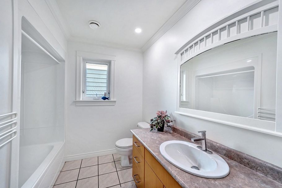 425 Tempe Crescent North Vancouver, BC - 22