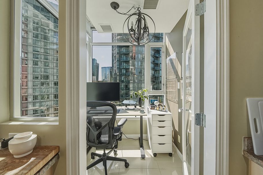 2106 1211 Melville Street Vancouver, BC - 12