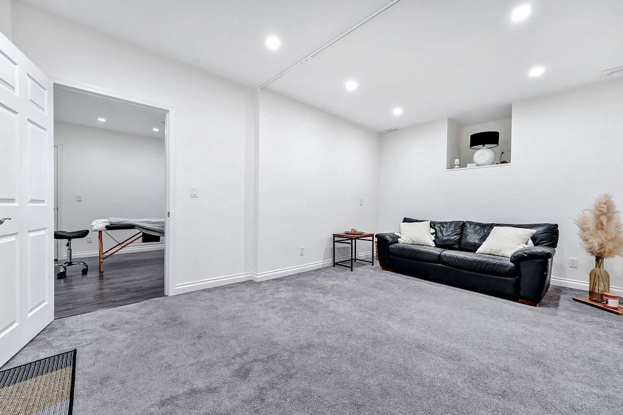 425 Tempe Crescent North Vancouver, BC - 28