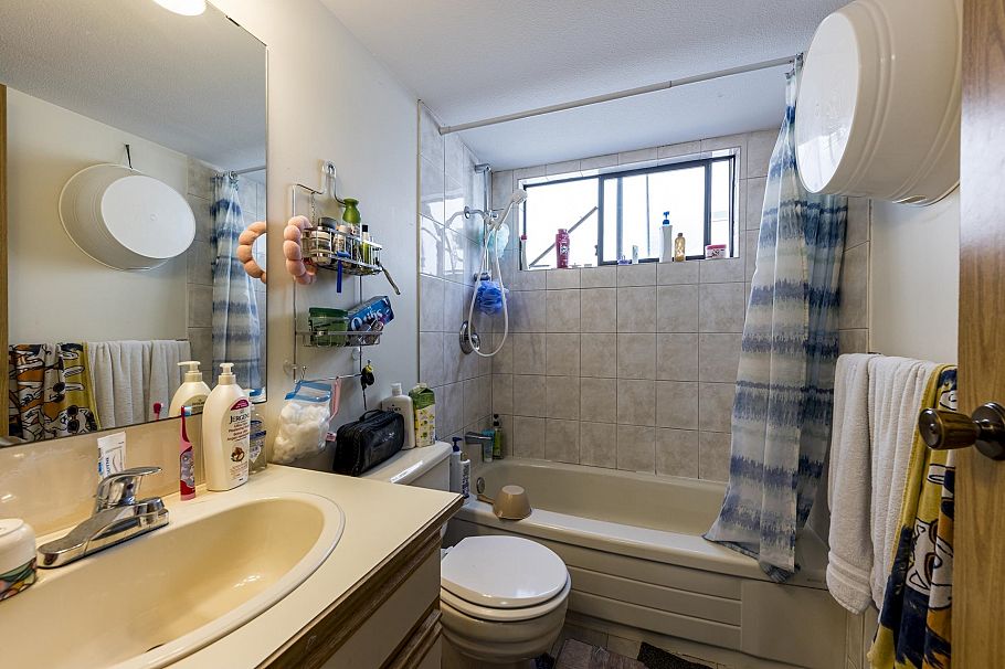 239 E 20th Street North Vancouver, BC - 30