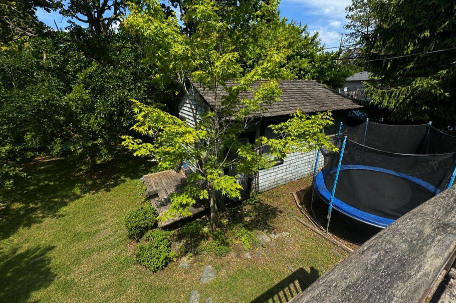 364 E 14th Street North Vancouver, BC - 19