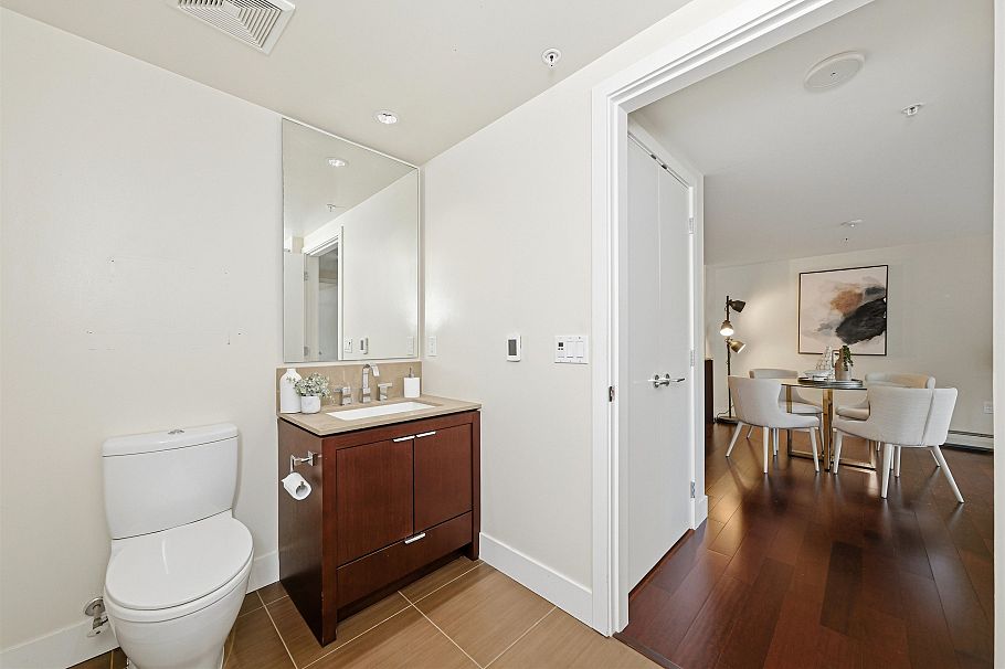 205 158 W 13th Street North Vancouver, BC - 25