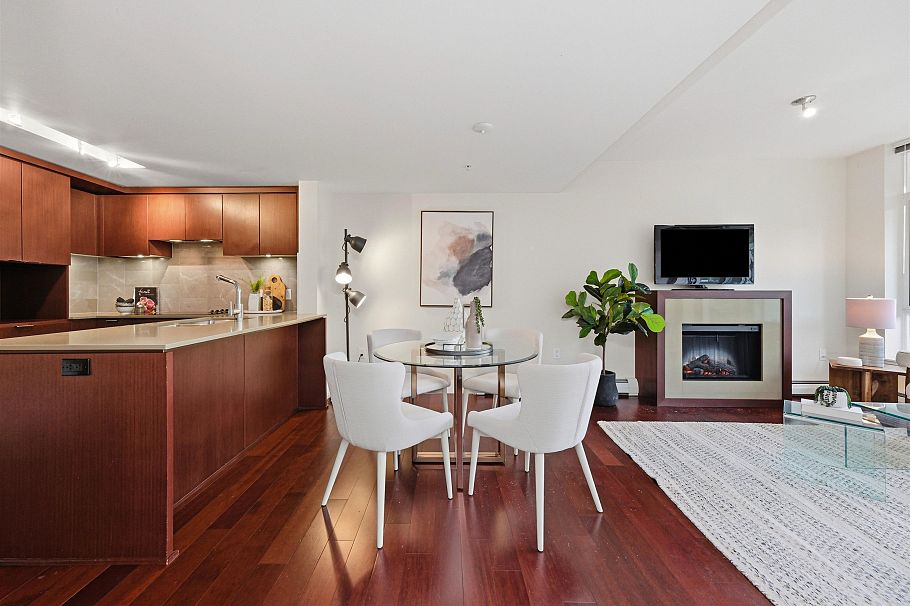 205 158 W 13th Street North Vancouver, BC - 3
