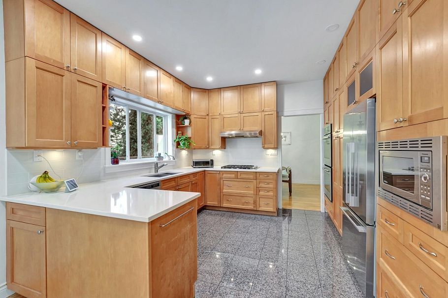 425 Tempe Crescent North Vancouver, BC - 18