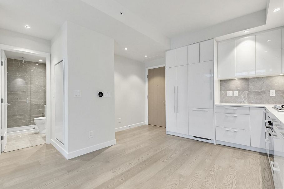607 5608 Berton Avenue Vancouver, BC - 4
