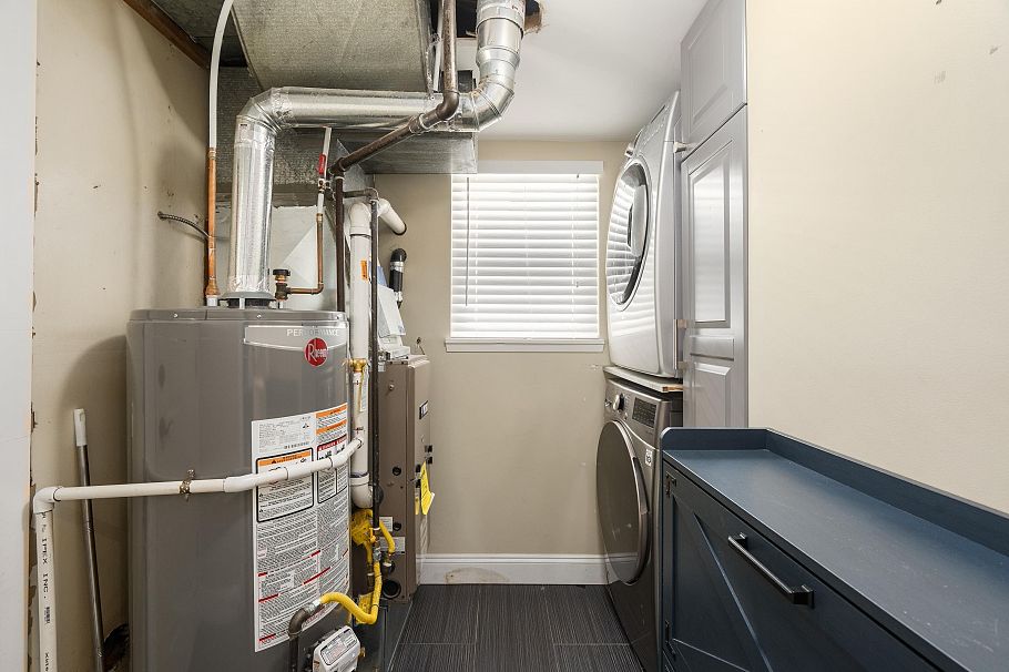 457 W 23rd Street North Vancouver, BC - 23
