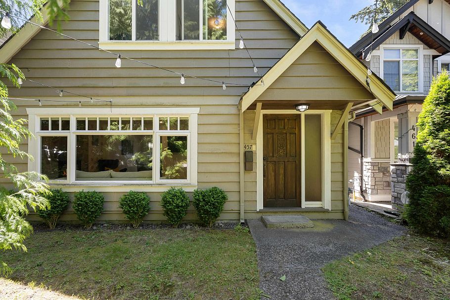 457 W 23rd Street North Vancouver, BC - 1