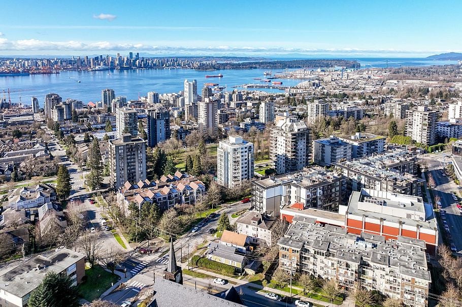 160 164 E 10th Street North Vancouver, BC - 5