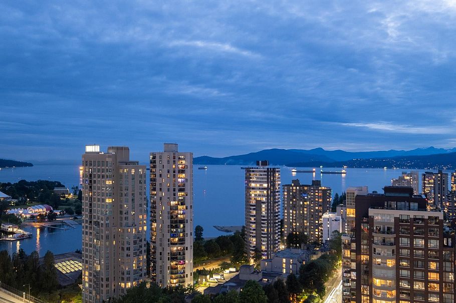 2404 889 Pacific Street Vancouver, BC - 1