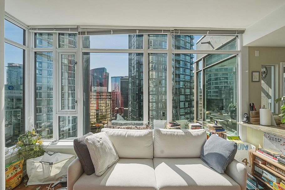 2106 1211 Melville Street Vancouver, BC - 2