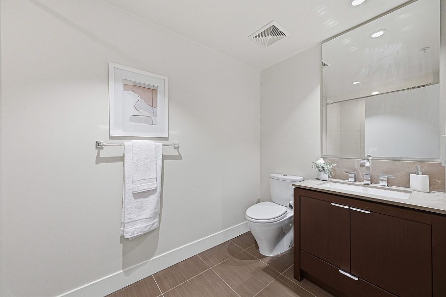 205 158 W 13th Street North Vancouver, BC - 23