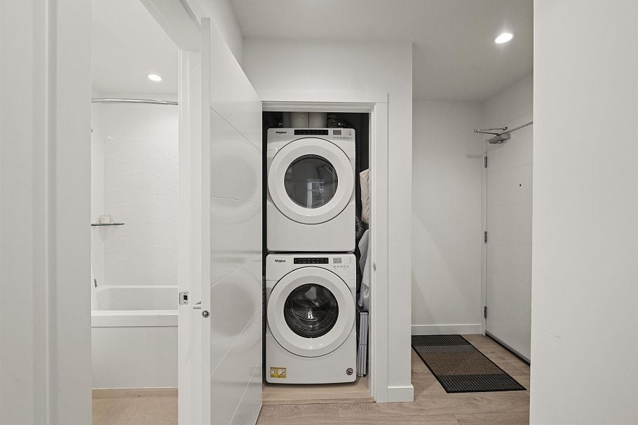 209 128 E 8th Street North Vancouver, BC - 25