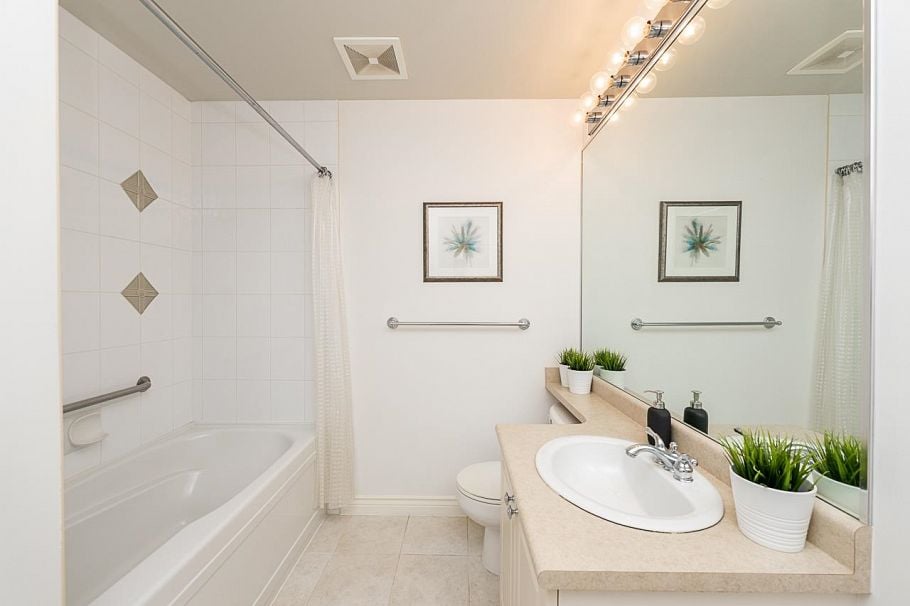 307 588 W 45th Avenue Vancouver, BC - 13