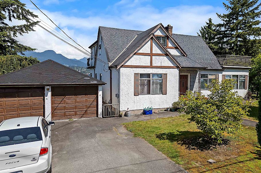 2587 Yale Street Vancouver, BC - 2