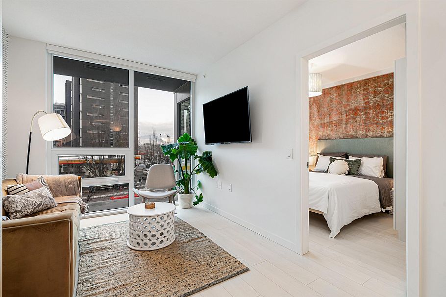 204 180 E 2nd Avenue Vancouver, BC - 3