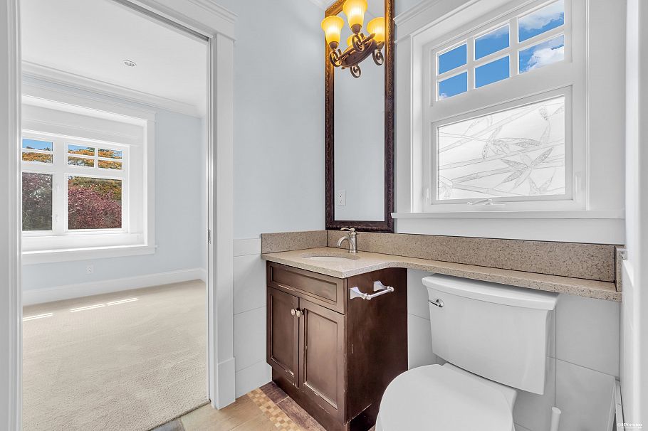 1675 W 59th Avenue Vancouver, BC - 25