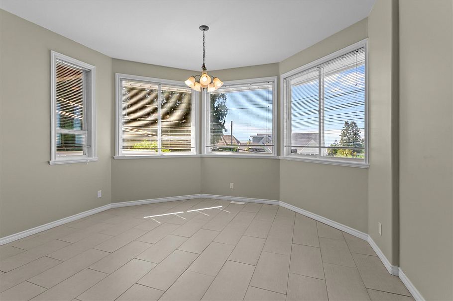 186 E Braemar Road Vancouver, BC - 16