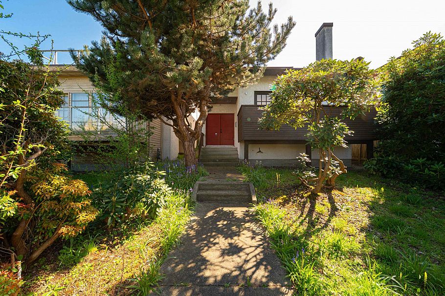 3974 W 10th Avenue Vancouver, BC - 30