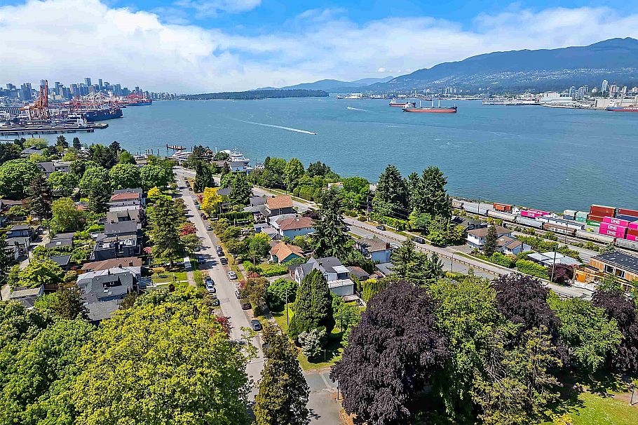 2587 Yale Street Vancouver, BC - 13