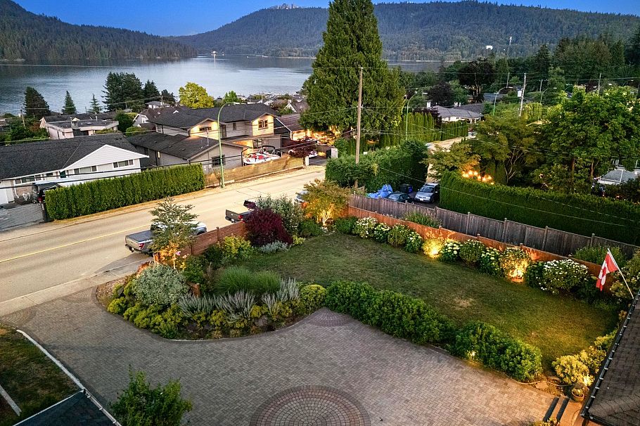 575 N Dollarton Highway North Vancouver, BC - 28