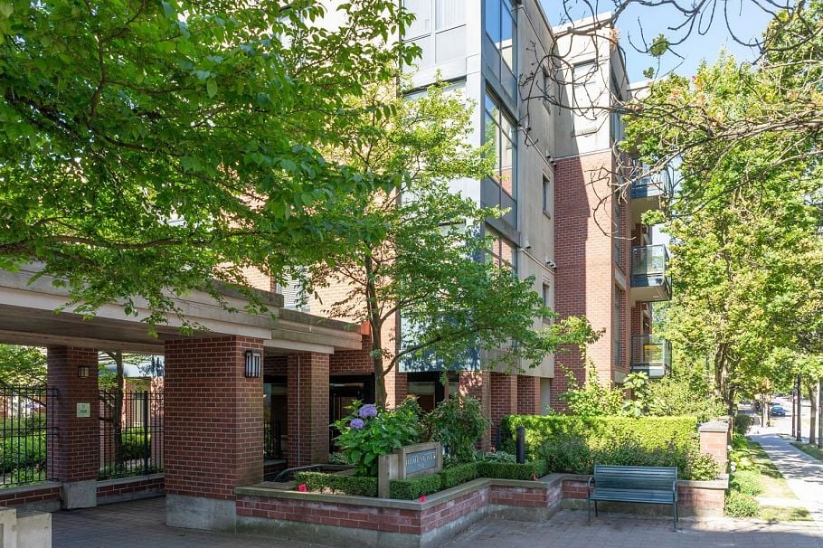 307 588 W 45th Avenue Vancouver, BC - 19