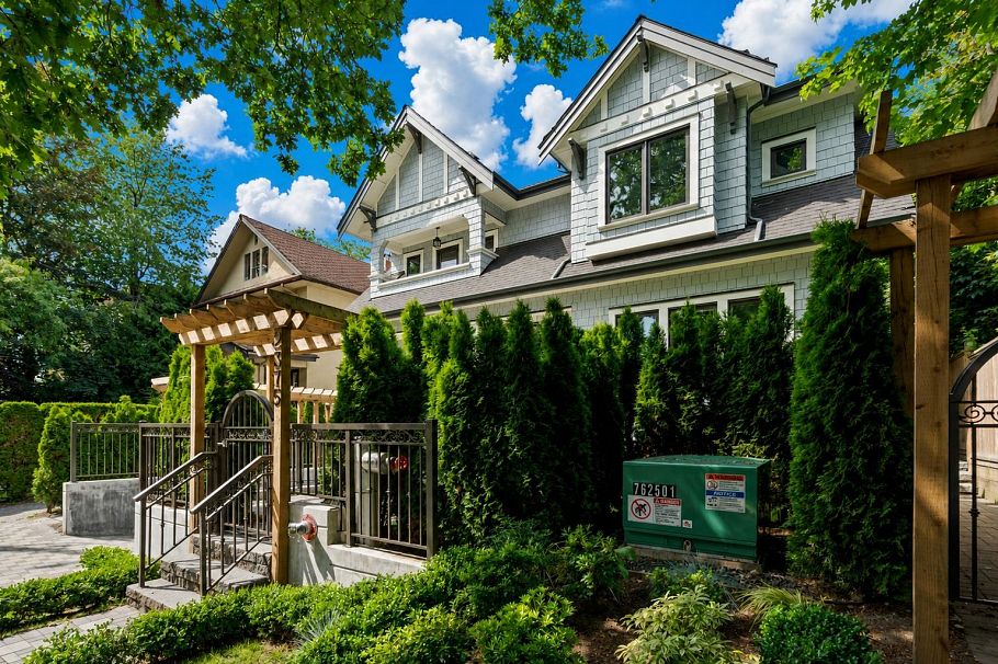 2373 W 7th Avenue Vancouver, BC - 4