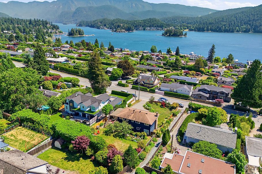 575 N Dollarton Highway North Vancouver, BC - 25