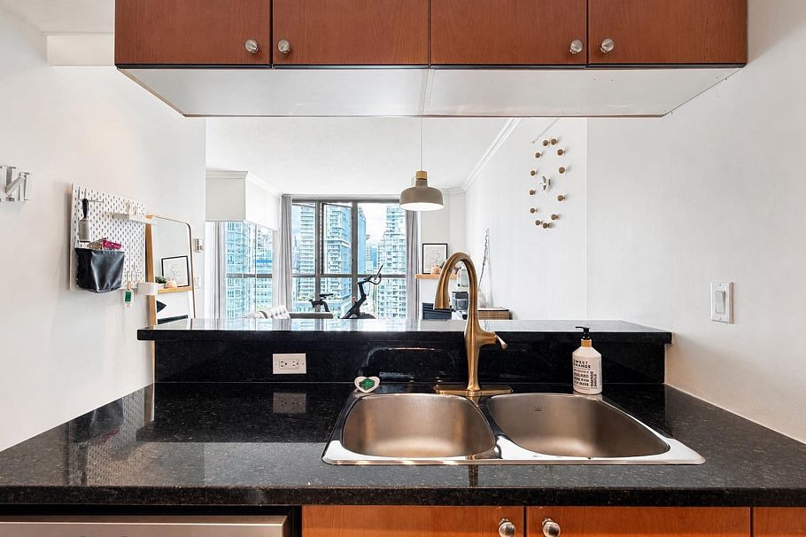 1702 928 Richards Street Vancouver, BC - 15