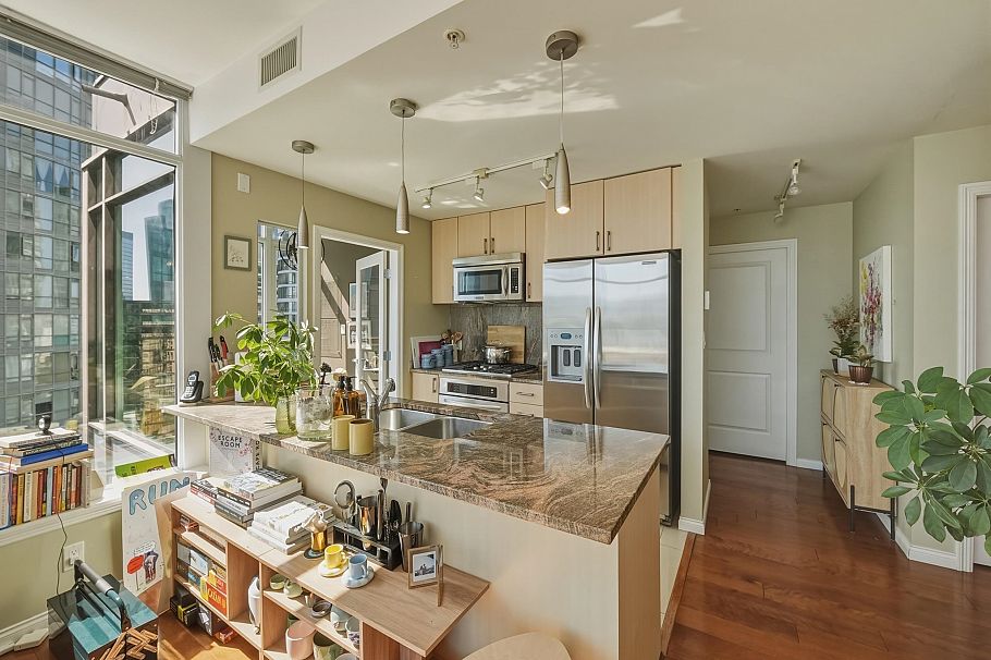 2106 1211 Melville Street Vancouver, BC - 8