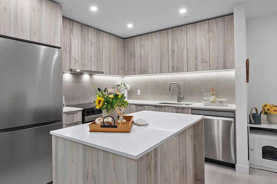 203 3596 Malsum Drive North Vancouver, BC - 3