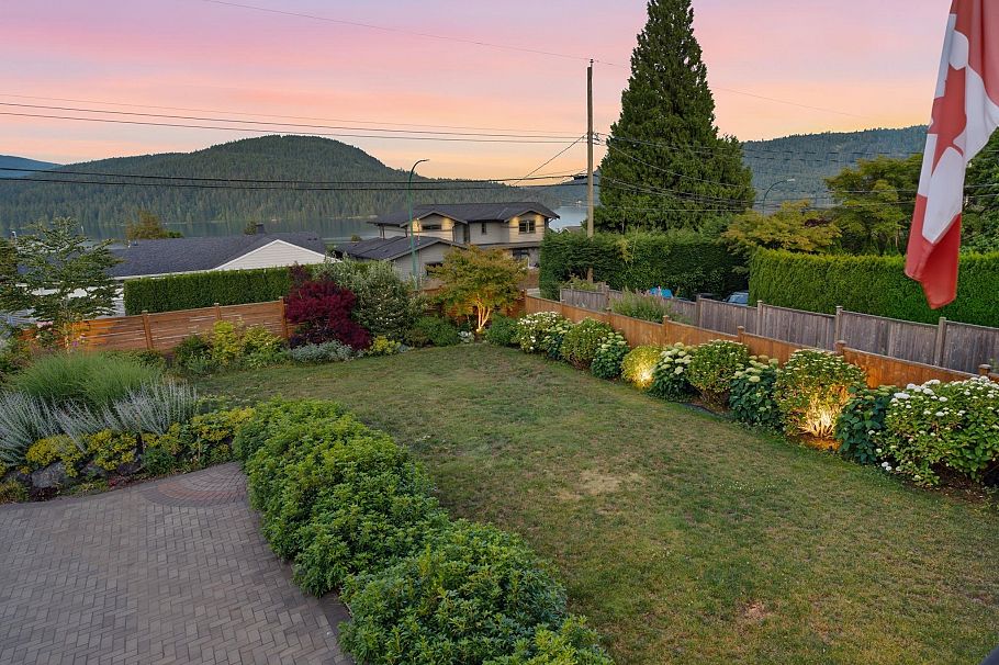 575 N Dollarton Highway North Vancouver, BC - 29