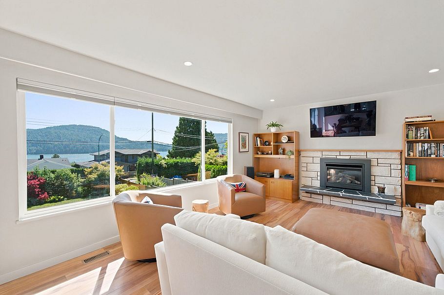 575 N Dollarton Highway North Vancouver, BC - 11