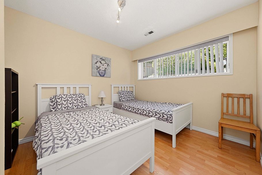693 Plymouth Drive North Vancouver, BC - 21