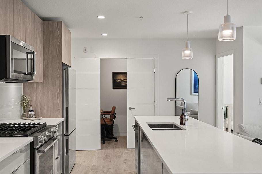 209 128 E 8th Street North Vancouver, BC - 18