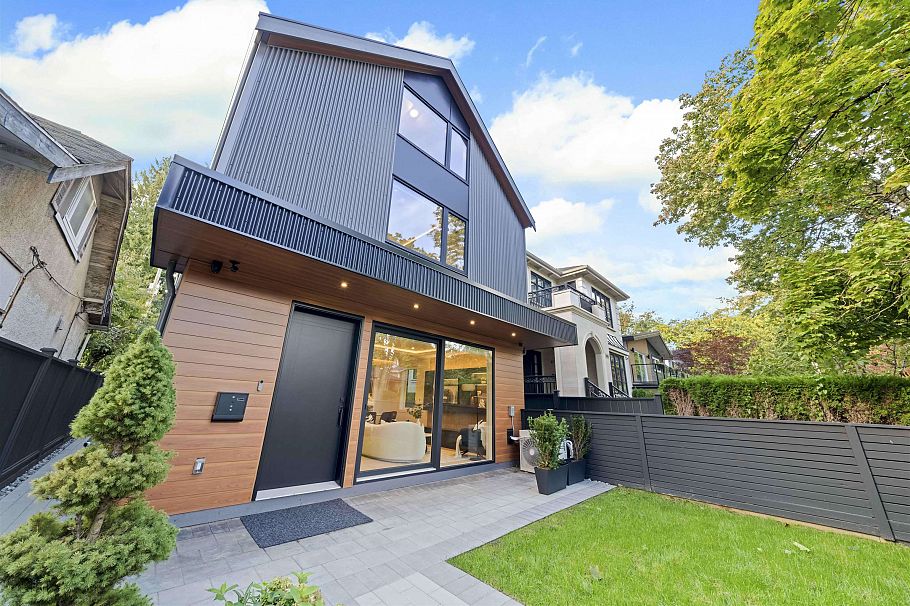 1 3466 W 22nd Avenue Vancouver, BC - 34