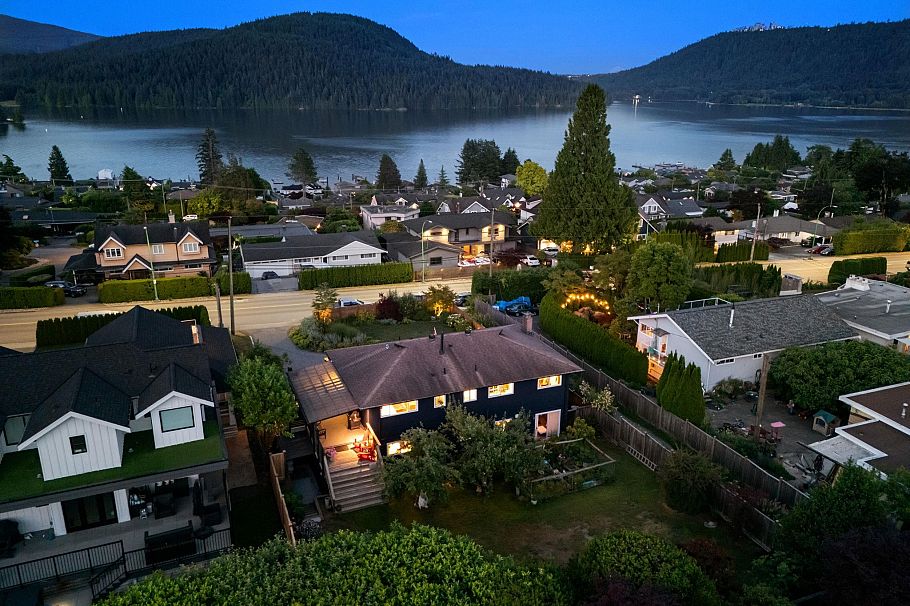 575 N Dollarton Highway North Vancouver, BC - 31
