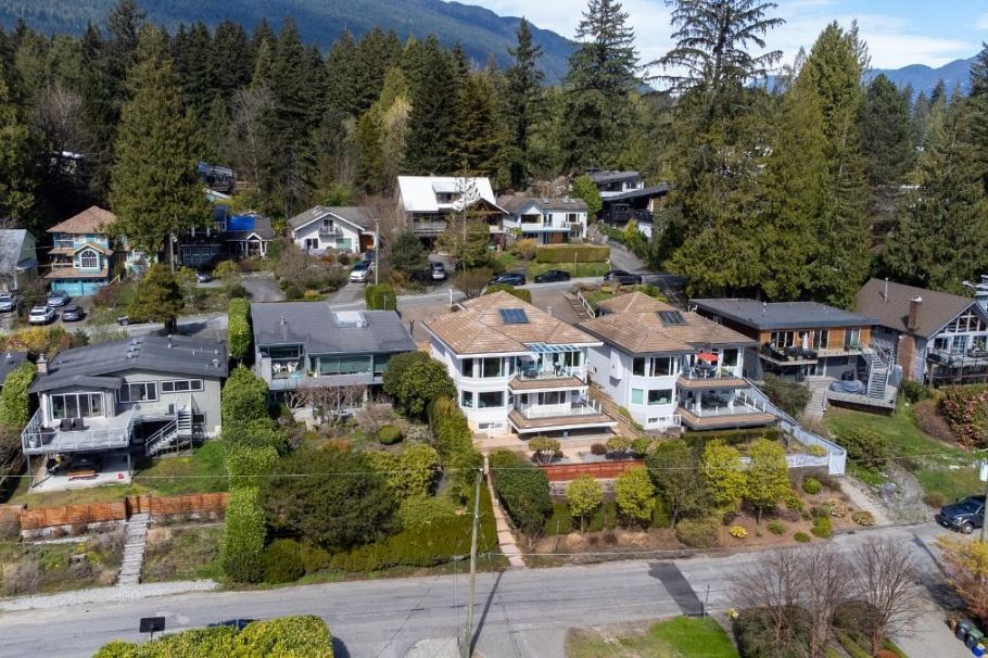 4493 Epps Avenue North Vancouver, BC - 5