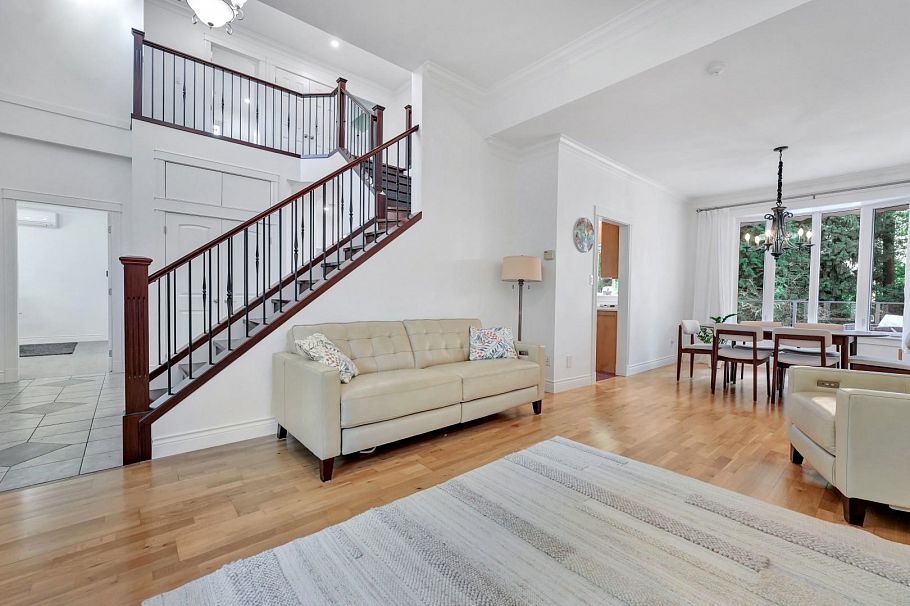 425 Tempe Crescent North Vancouver, BC - 9