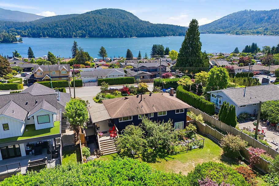 575 N Dollarton Highway North Vancouver, BC - 2